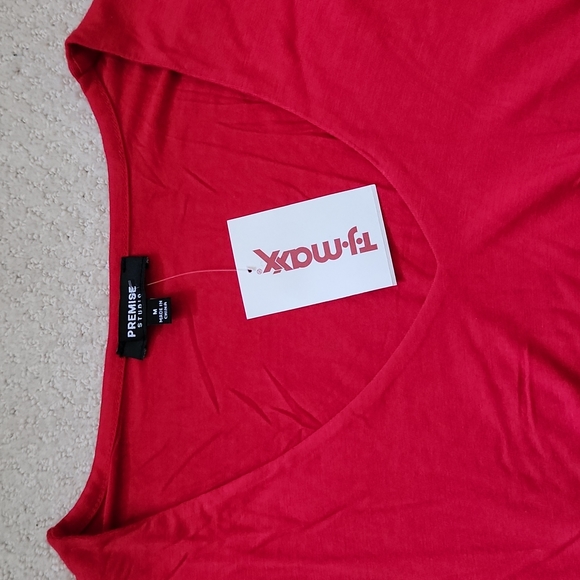 Super Soft Red V-neck 3/4 Sleeve - Picture 3 of 6